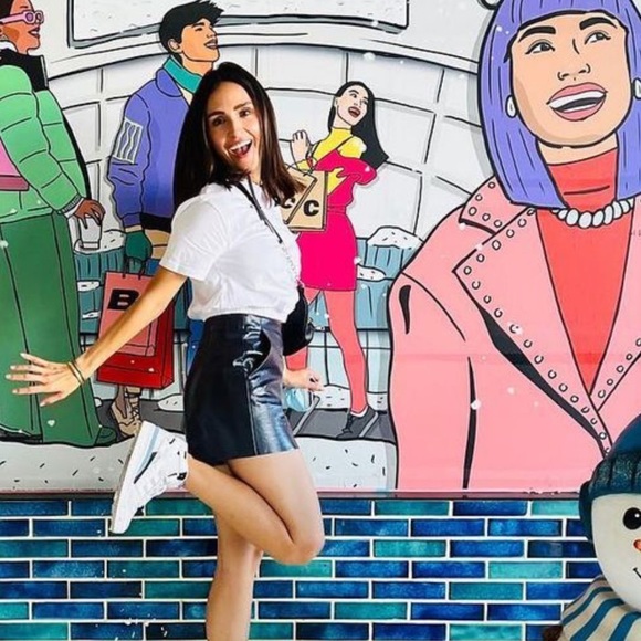 Meet your Posher, Cynthia - Picture 3 of 4